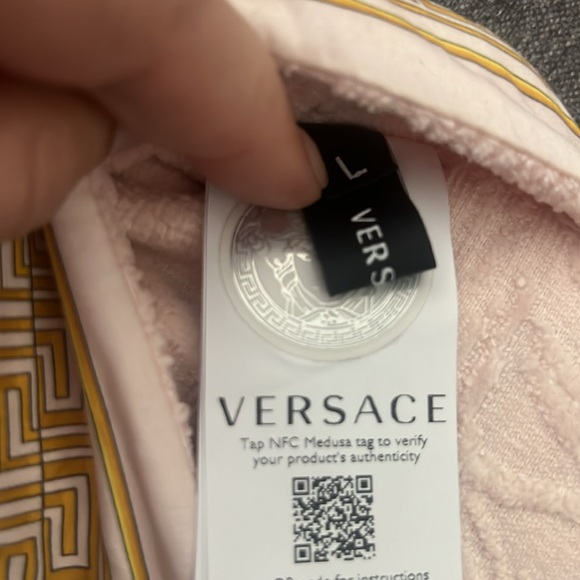 (𝐒𝐎𝐋𝐃)🥂𝐇𝐏!🥂Versace MEDUSA AMPLIFIED PRINT Slippers NWT - Picture 11 of 14